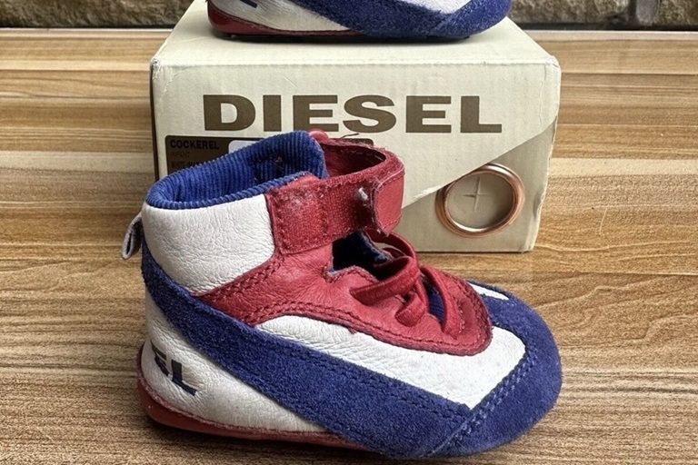 calzado DE BEBÉS marca DIESEL