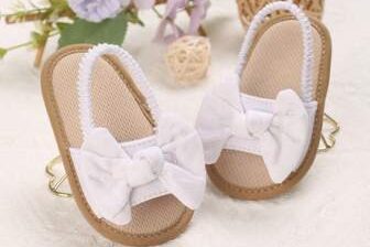 calzado BEBÉS marca SHEIN